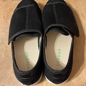 Youyun Diabetic Shoes; Gently Worn